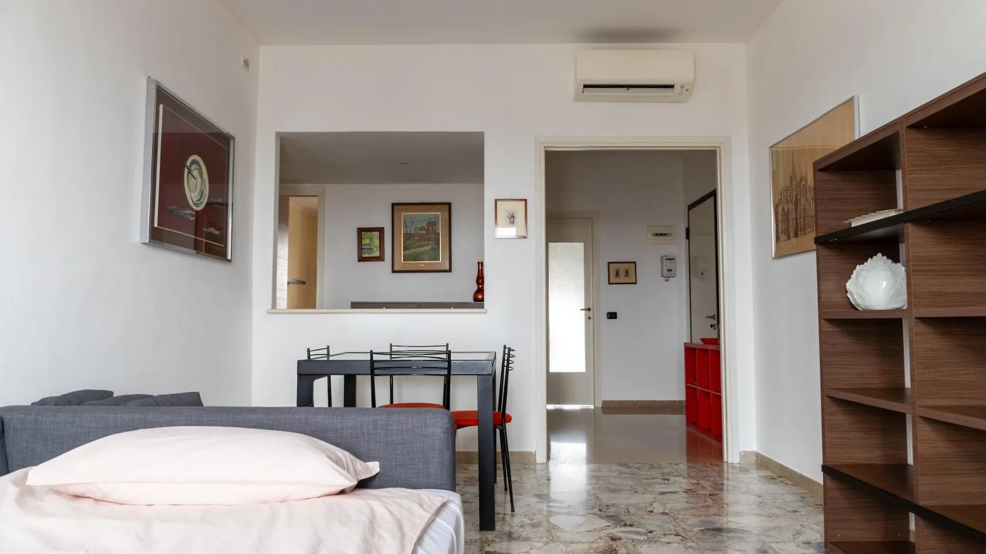 Milan Panoramic Views, Central Location Apartment